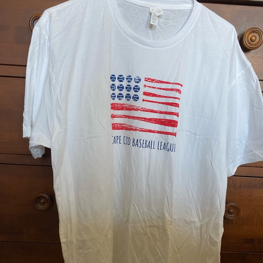 NWOT
White Cape Cod Baseball League T-Shirt 
2XL
FLAG T-shirt
100% cotton